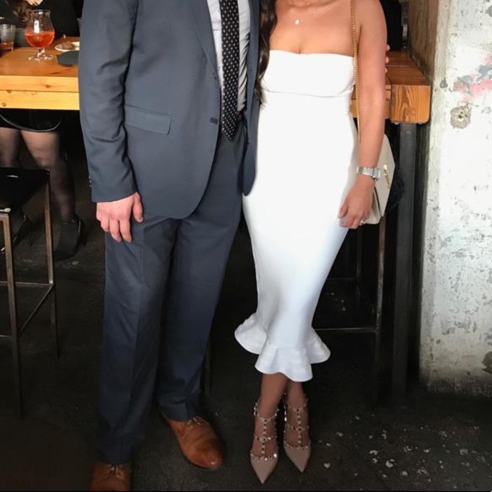 White House of CB Fabrizia Bandage Dress